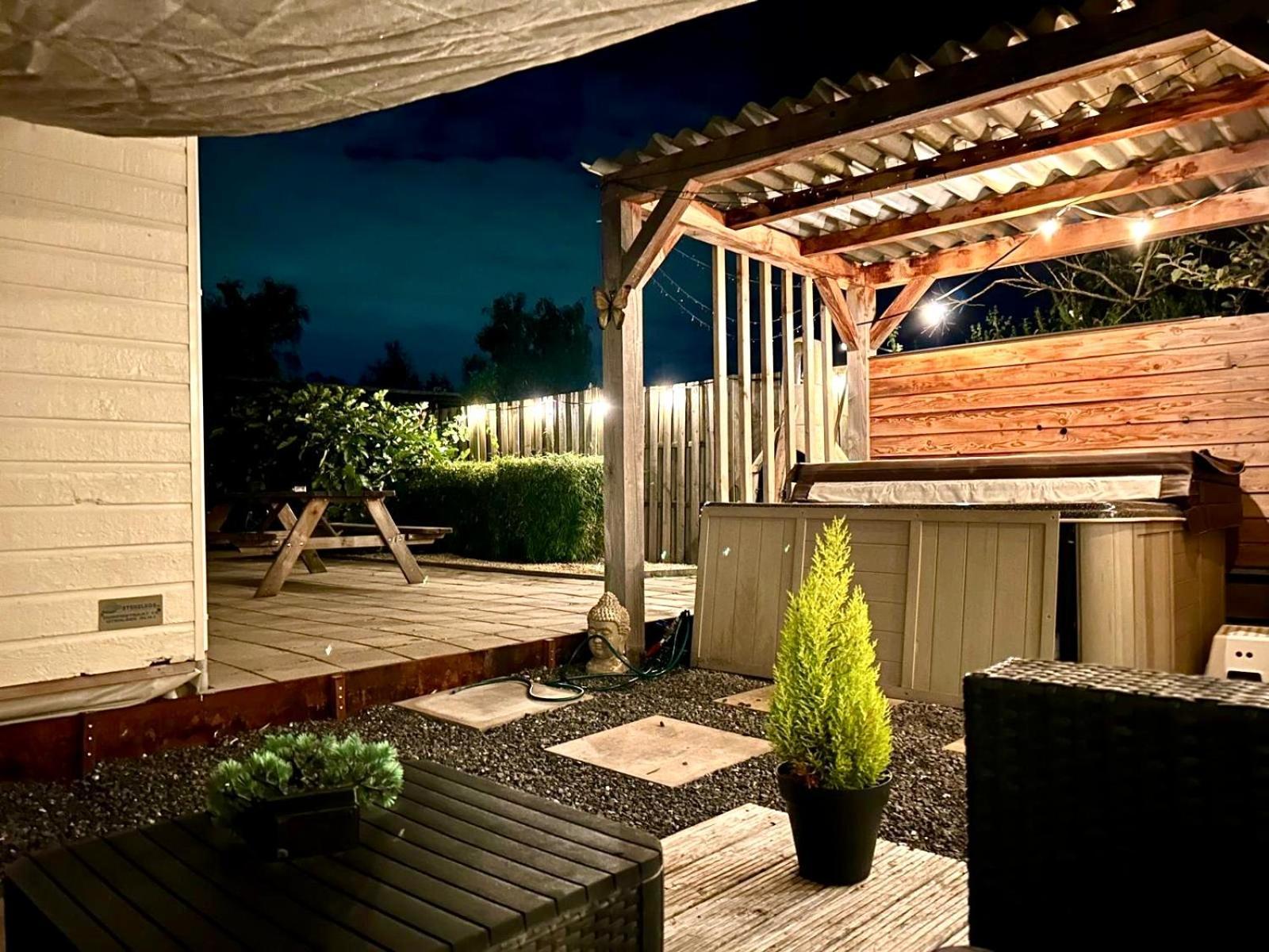 Wellness Bungalow With Jacuzzi &Sauna&Private Garden Near Amsterdam Vijfhuizen Kültér fotó